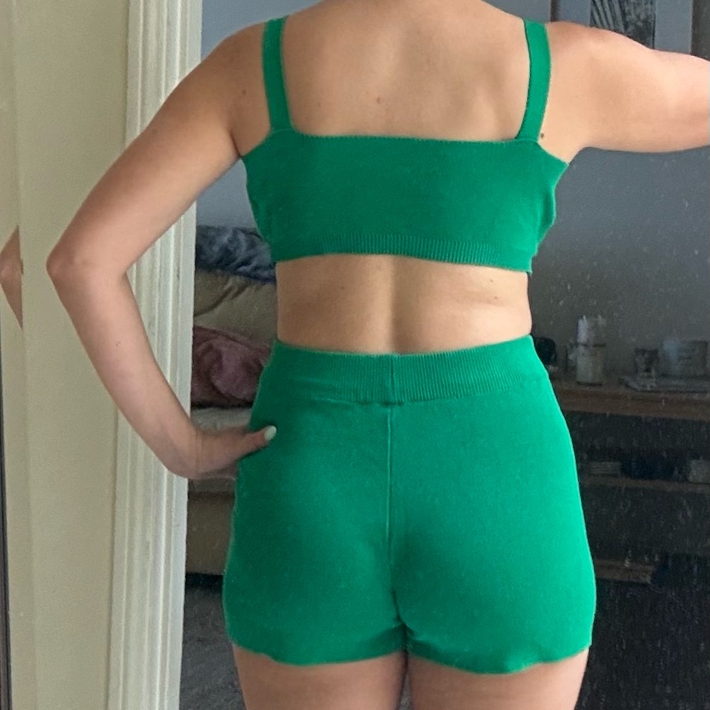 Amazon Green Knit Crop Top and High-Waist Shorts Set - Picture 5 of 5